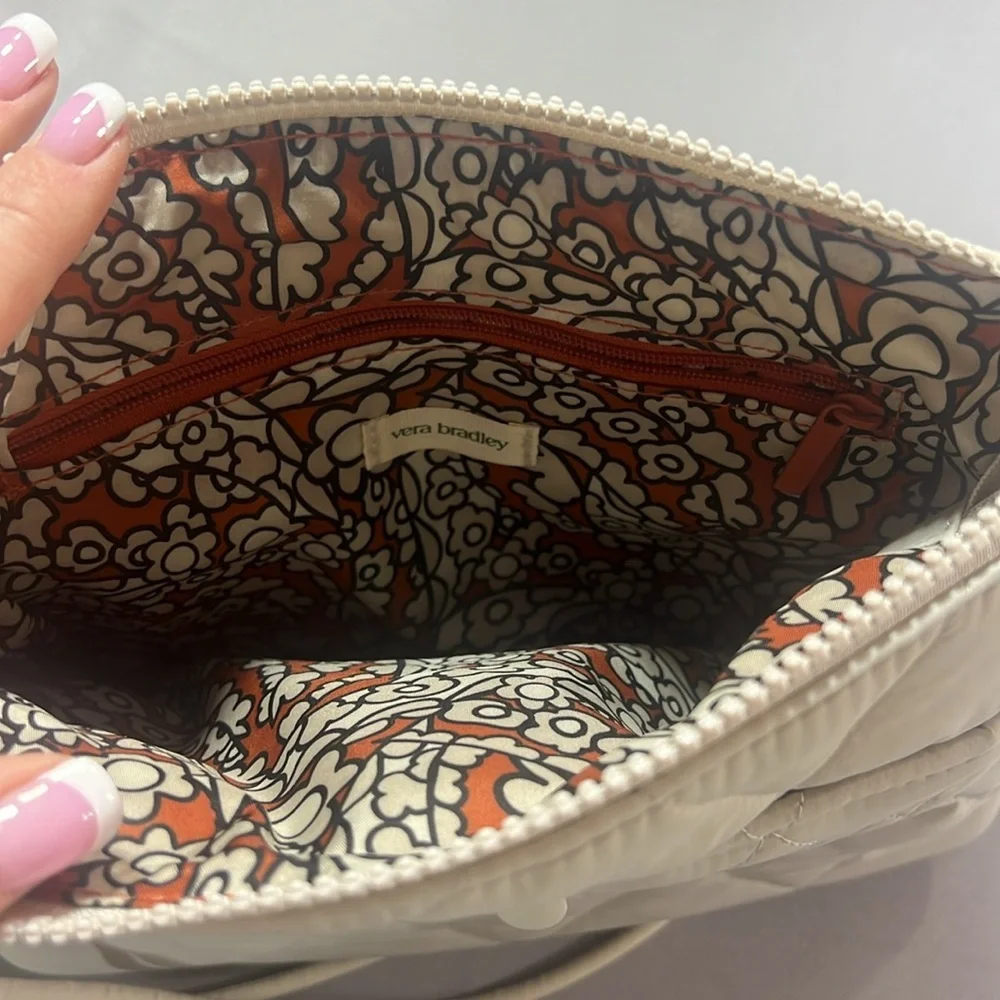Vera Bradley taupe purse nylon quilted
CLOSET CLEAN OUT SALE! - Picture 3 of 10